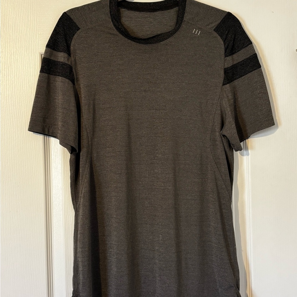 Lululemon Men's Black and Gray Athletic Shirt Size Medium